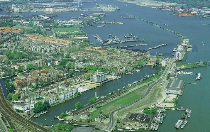 Rietlanden Terminals carries out transit, storage and handling of dry bulk and scrap in the Port of Amsterdam