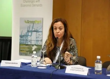 99147_Tiziana-Murgia2C-ASSOPORTI2C-moderates-the-first-session-at-the-GreenPort-Cruise-Conference