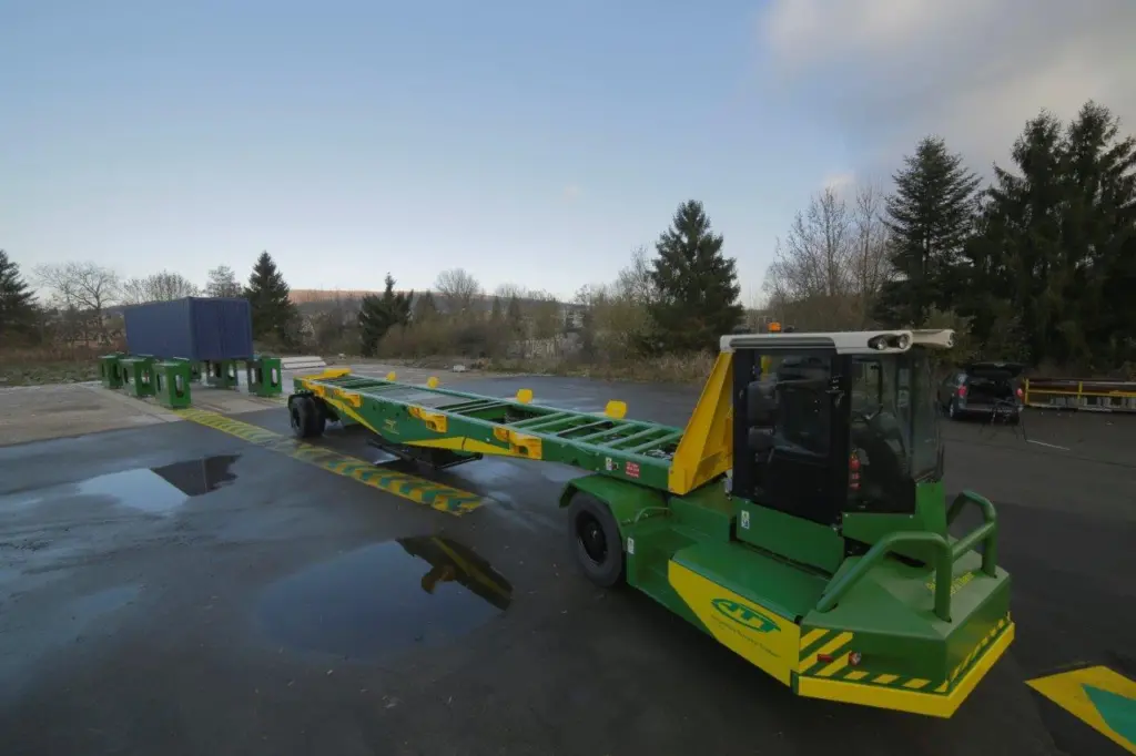 Customers can choose between hydraulic or electric propulsion for the ATT LIft