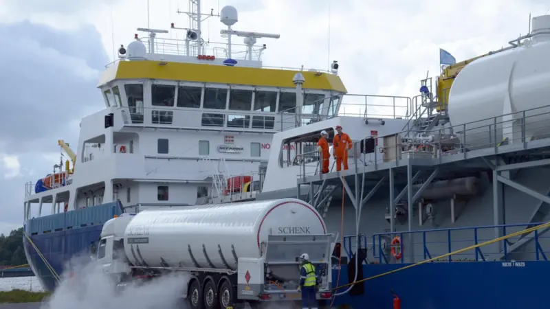 ‘Sefarina’ was the first seagoing vessel to be bunkered for LNG at Antwerp
