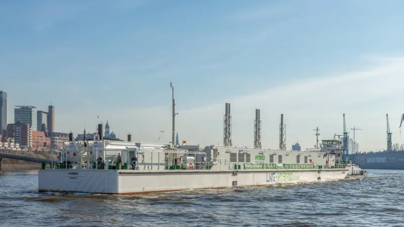 The HUMMEL first supplied low-emission power to a cruise ship in the 2015 cruise season