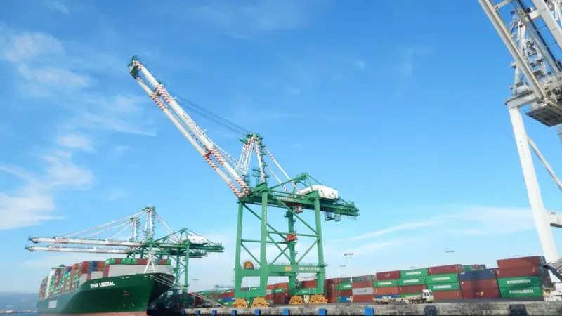 Joined up: container terminals work better when the information flows. Credit: Mike Linksvayer