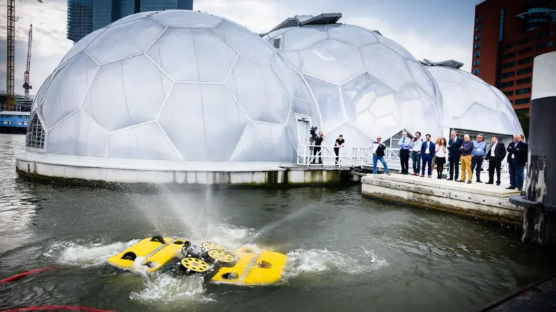 Greener cleaning: HullWiper in operation at the Port of Rotterdam