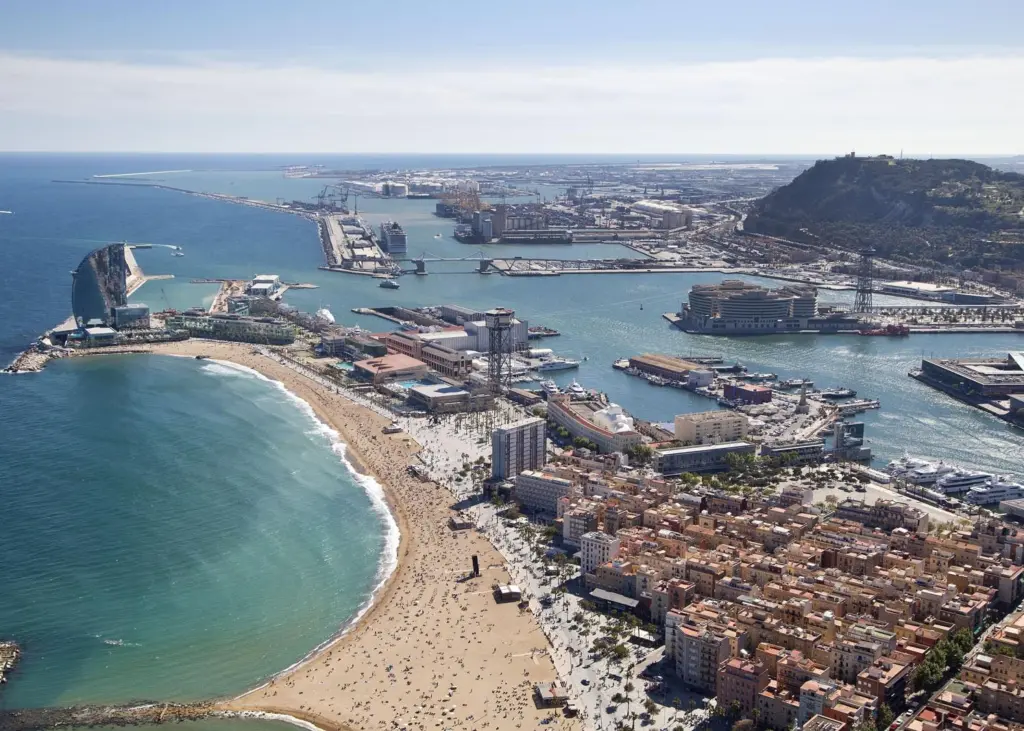 Barcelona’s main lines of action include using LNG as an alternative fuel