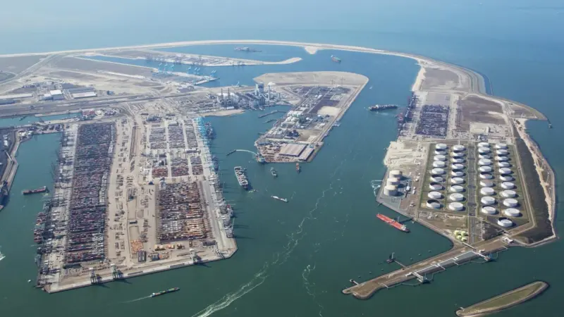 A case studies on Massvlakte 2 APM Terminal at Port of Rotterdam was presented in the research study