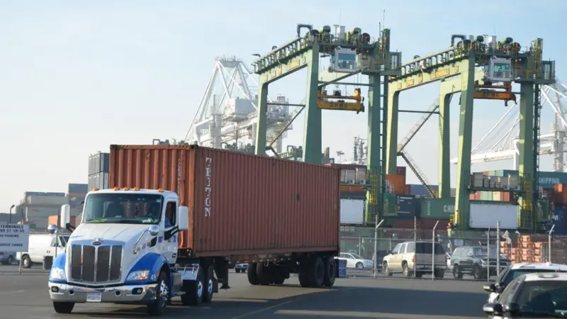 Accuracy: Oakland has developed two apps to aid accurate measurement of cargo pick-up and delivery times. Credit: Daniel Arauz