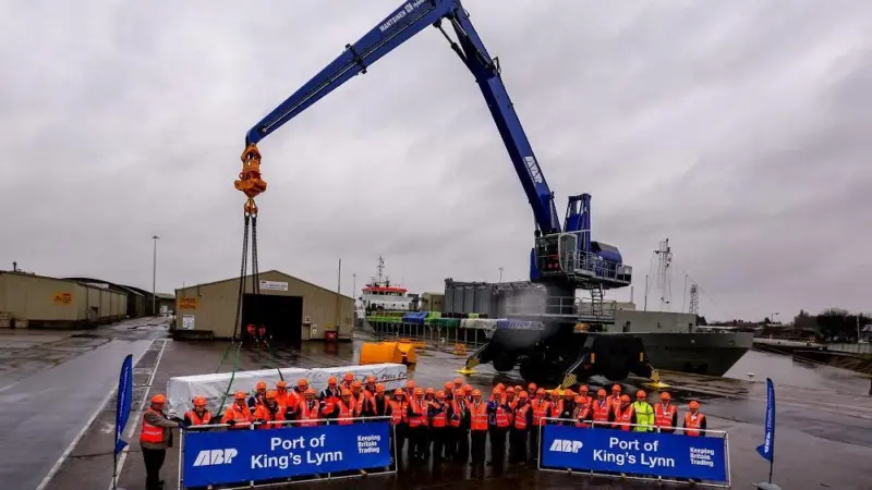 ABP has invested in a new bulk warehouse and 120M Mantsinen hydraulic crane at Port of King's Lynn.