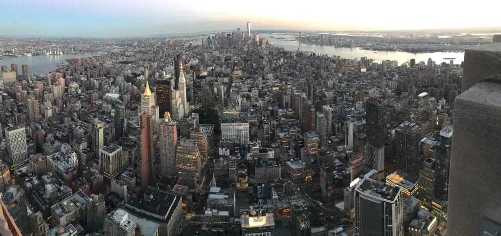 Connected: New York & New Jersey Port Authority has partnered with Waze to improve port-related congestion. Credit: nikon335