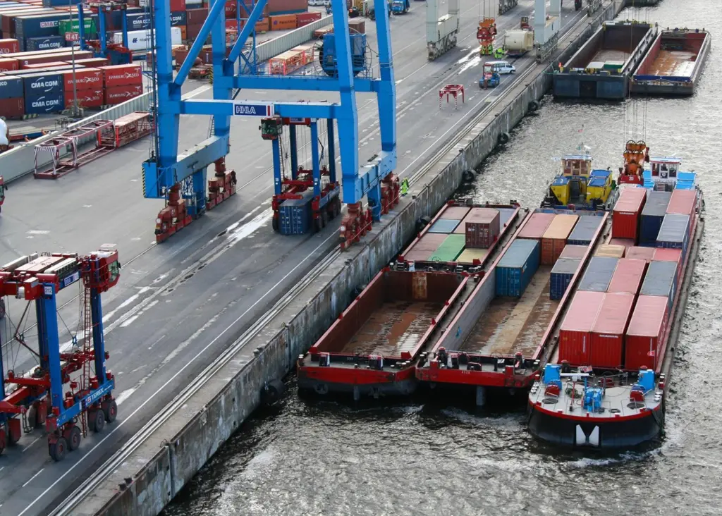 HHLA sees the waterways an important alternative for the future Photo: HHLA