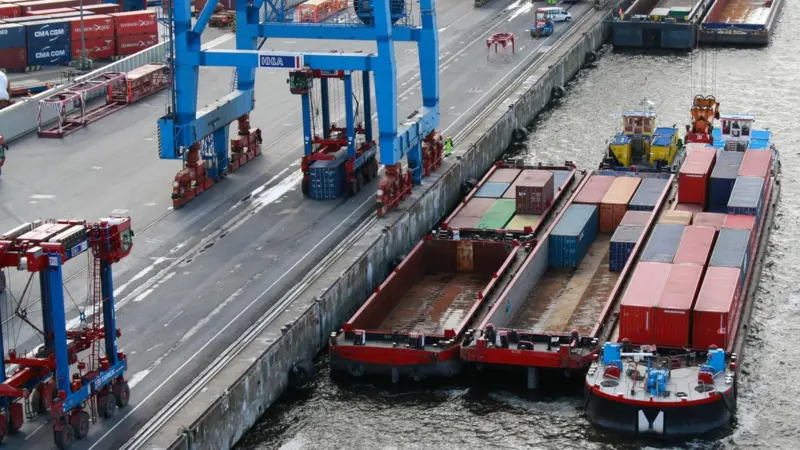 HHLA sees the waterways an important alternative for the future Photo: HHLA