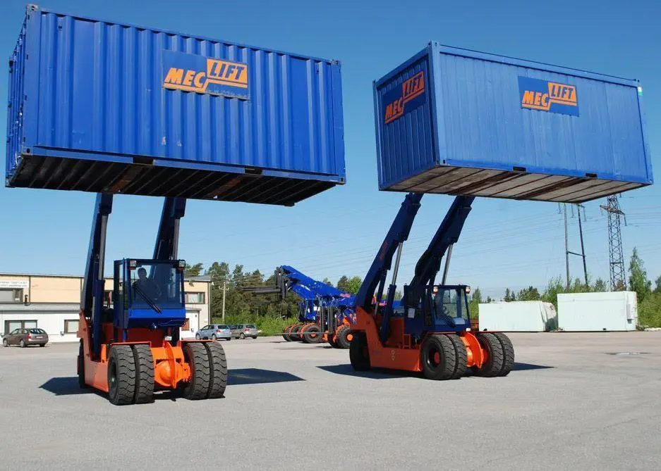 Clever lifting: The Meclift Variable Reach Truck ML1612R can be operated inside containers