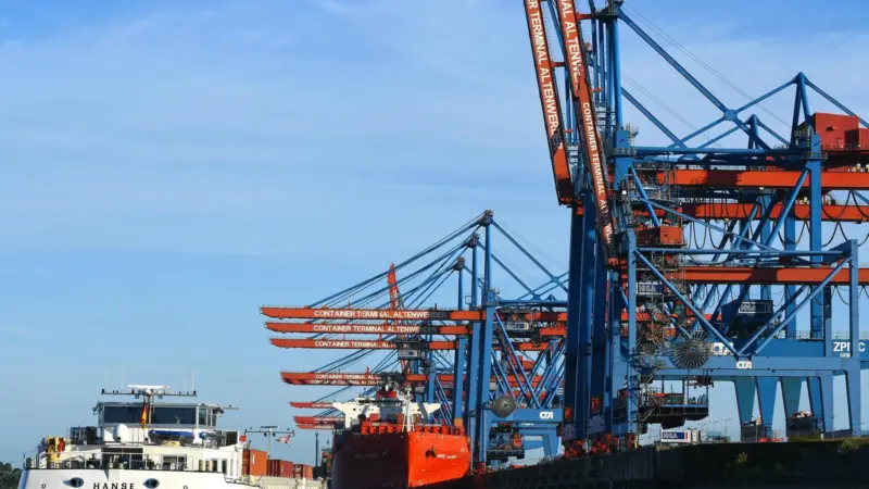 Hamburg already takes full advantage of its inland waterways Photo: Port of Hamburg