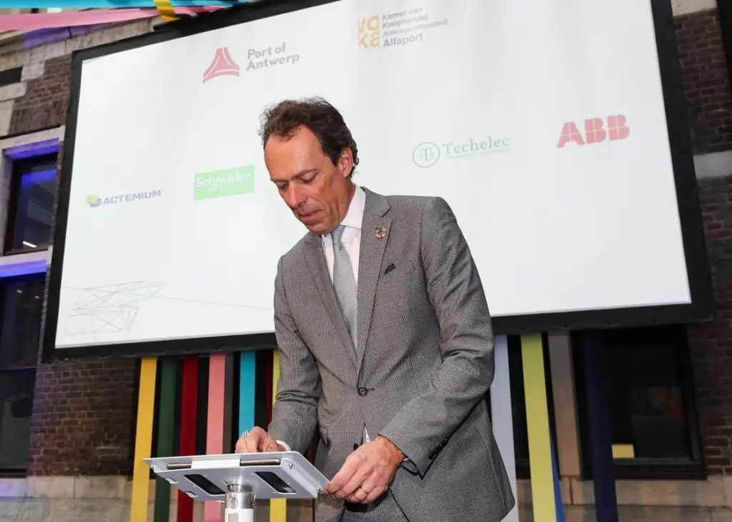 Signing to make onshore power for seagoing vessels a reality at the Port of Antwerp. Image credit: Antwerp Port Authority