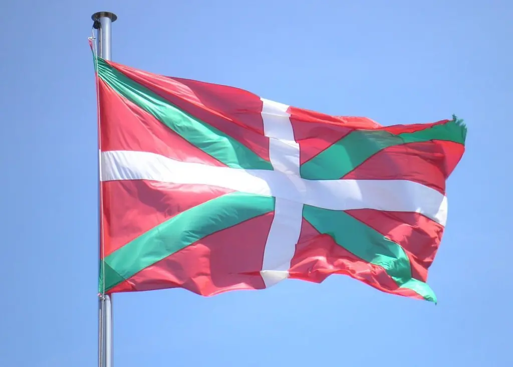 The management model to be adopted, which was approved by the Basque Government, is based on sustainability, legal solidarity, accessibility and inter-modality (image is of the Basque Country flag) Photo: Joxemai/Wikimedia Commons/CC BY-SA 3.0