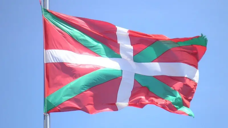 The management model to be adopted, which was approved by the Basque Government, is based on sustainability, legal solidarity, accessibility and inter-modality (image is of the Basque Country flag) Photo: Joxemai/Wikimedia Commons/CC BY-SA 3.0