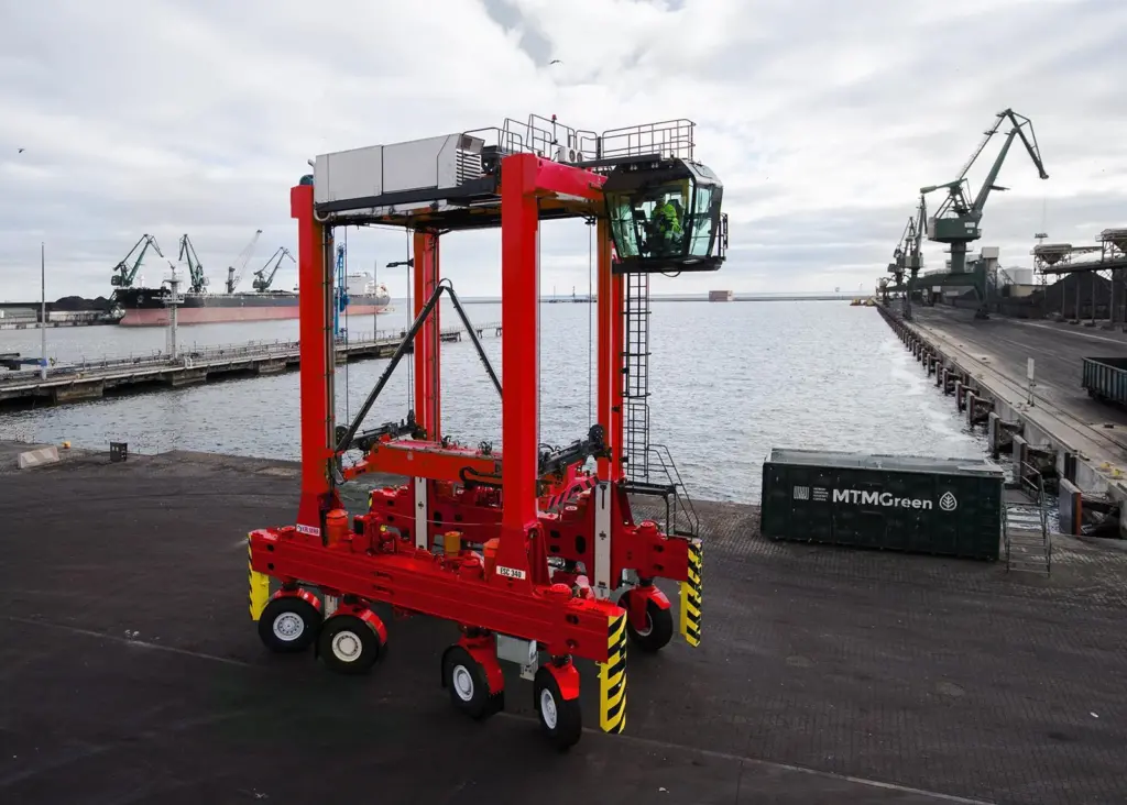 The order brings the amount of Kalmar straddle carriers ordered by HHLA in the past two years to a total of 30 Photo: Cargotec