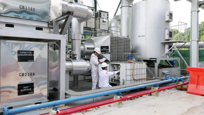 Researchers working on a locally designed scrubber at ERI@N Photo: Energy Research Institute/Nanyang Technological University