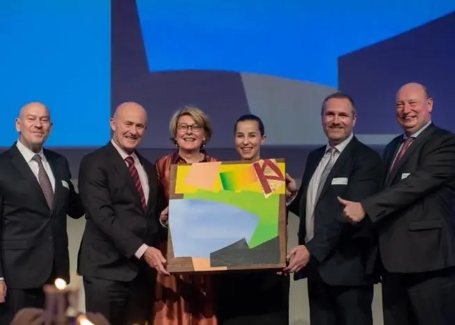 Dover collects award