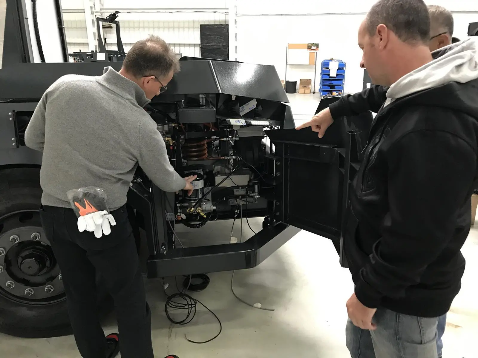 The electric APM 75T has a towing capacity of 75 tonnes