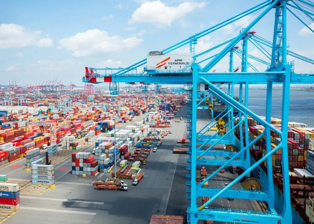 APMT Elizabeth aims to reduce CO2 emissions by 45% in 2021 by embracing green power Photo: APM Terminals/Flickr