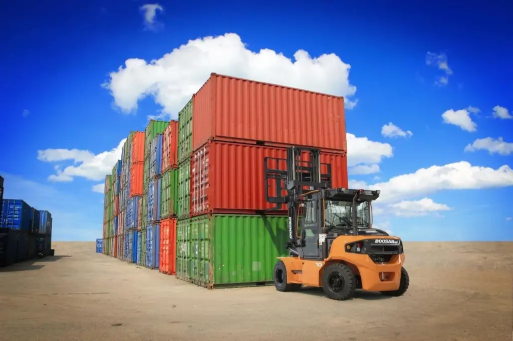 Doosan has launched ultra-low emission heavy-lifting forklifts