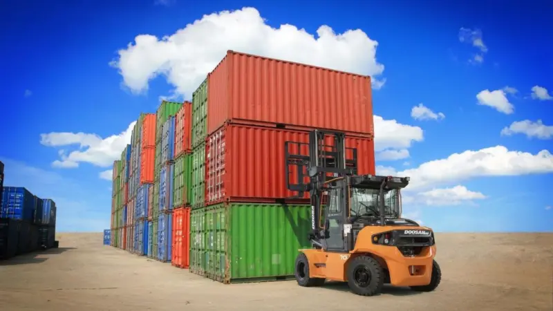 Doosan has launched ultra-low emission heavy-lifting forklifts