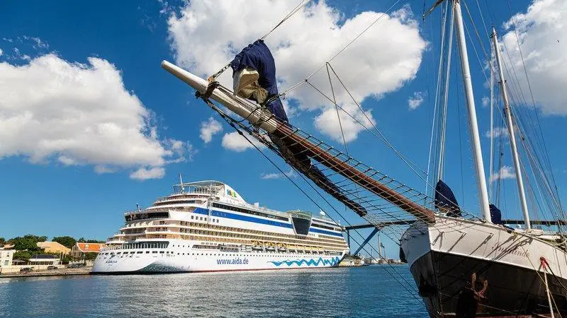 CruiseShip_567860b481febcebf2420604d10aa9dd_800