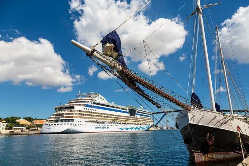 CruiseShip_567860b481febcebf2420604d10aa9dd_800
