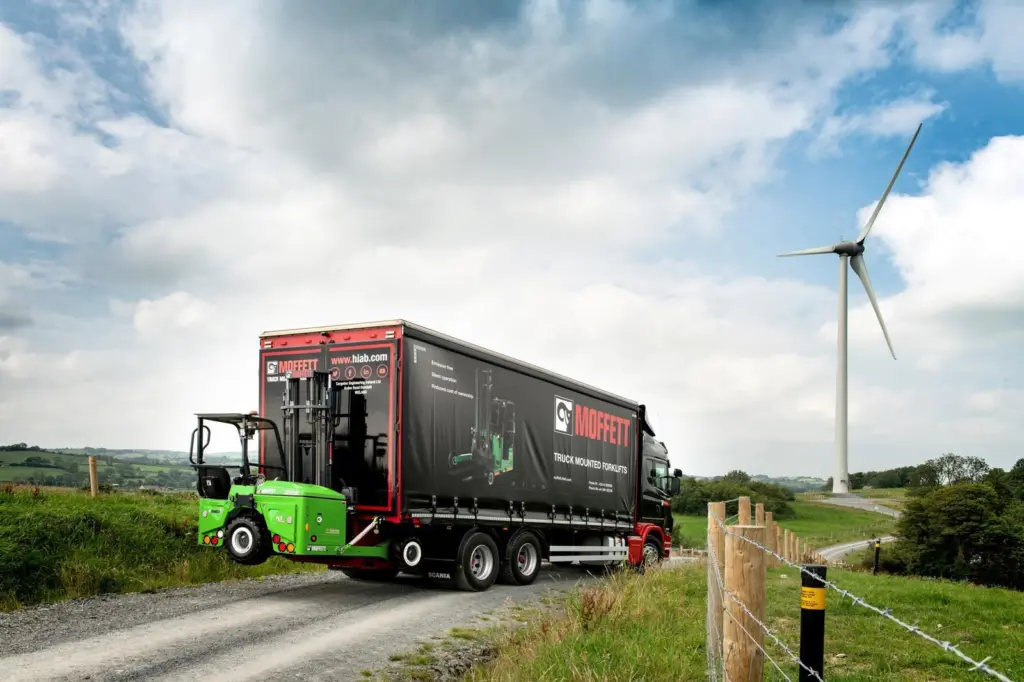 The MOFFETT E4 operates quietly and is emission-free