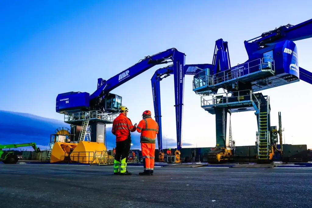 Electric%20cranes%20at%20the%20port%20of%20Ipswich