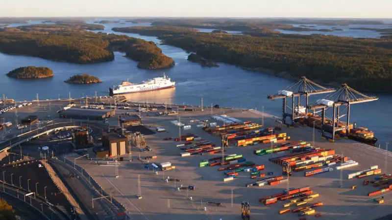 The investment will include building a hydrogen fuelling station adjacent to the port