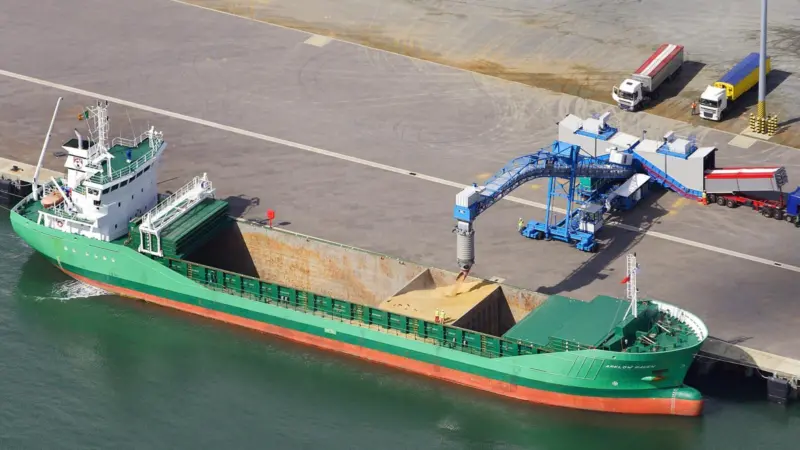 The current landscape of bulk material handling continues to place new demands on the industry in relation to ship loading/ unloading systems