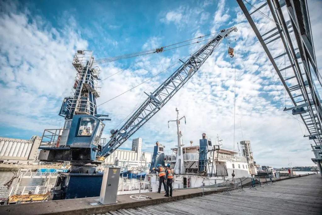 Ports can obtain insights into the vessel’s emissions inventory and air quality impacts through heatmaps and filters that include ship type, age, point of interest and emissions type
