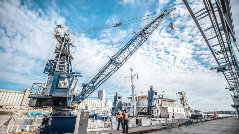 Ports can obtain insights into the vessel’s emissions inventory and air quality impacts through heatmaps and filters that include ship type, age, point of interest and emissions type