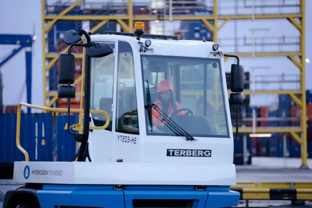 The Terberg hydrogen terminal tractor has been tested at the UK’s largest port