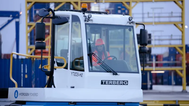 The Terberg hydrogen terminal tractor has been tested at the UK’s largest port