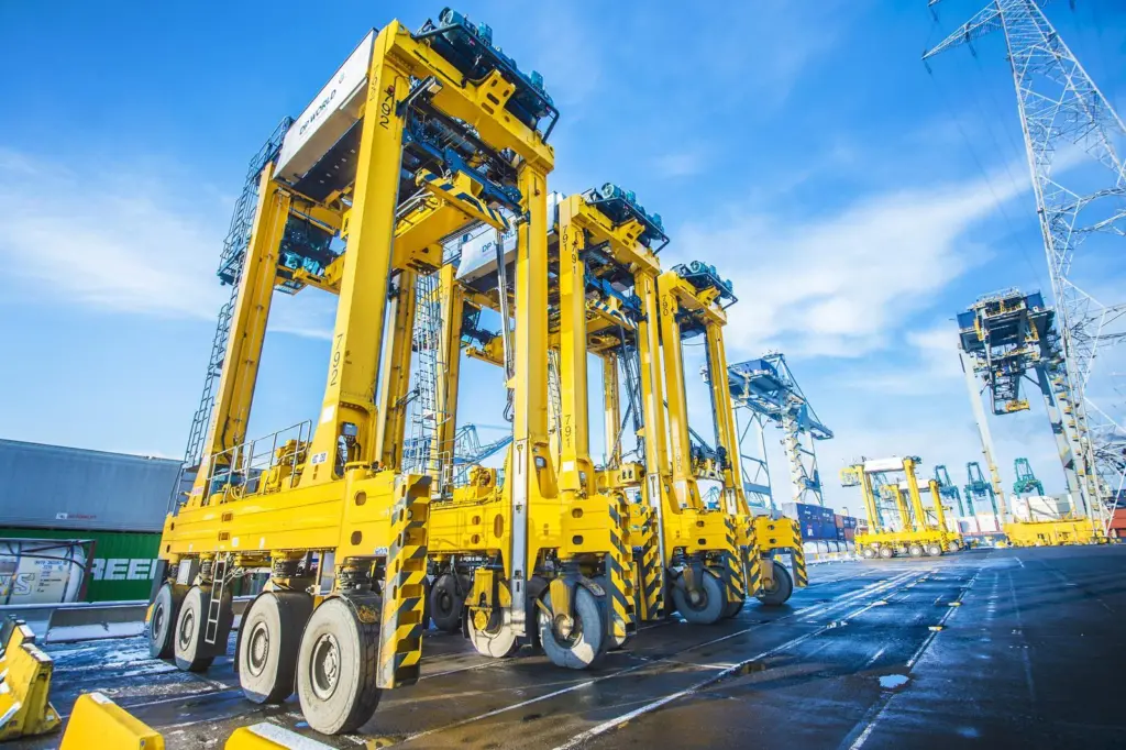Kalmar hybrid straddle carriers at Antwerp