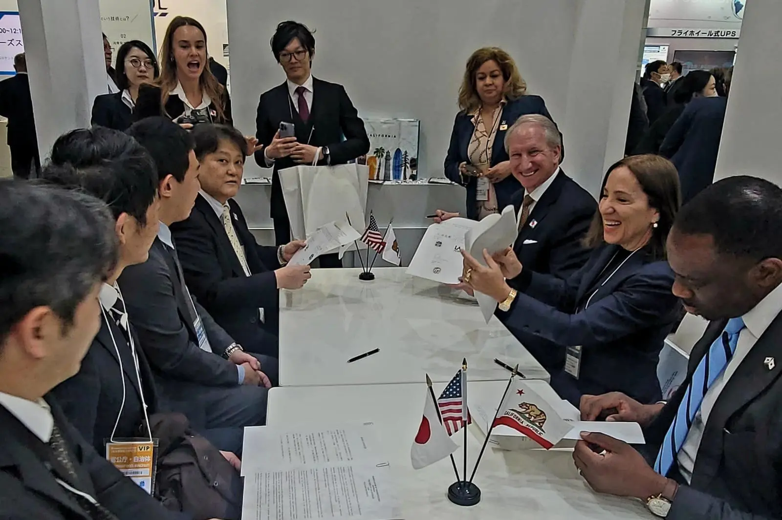 The ports of Los Angeles and Tokyo sign a green shipping corridor MoU