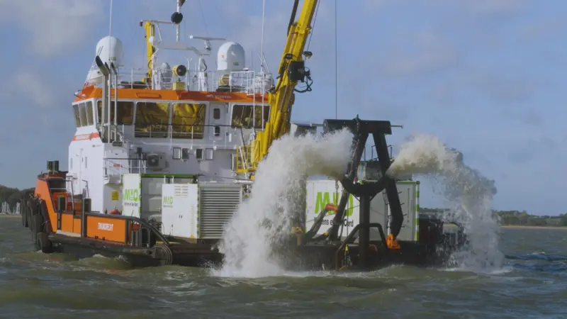 Haven Dredging Tiamat in action at Harwich
