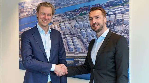 Matthijs van Doorn (left), vice-president commercial at Port of Rotterdam Authority and Steffen Bauer, CEO of HGK Shipping