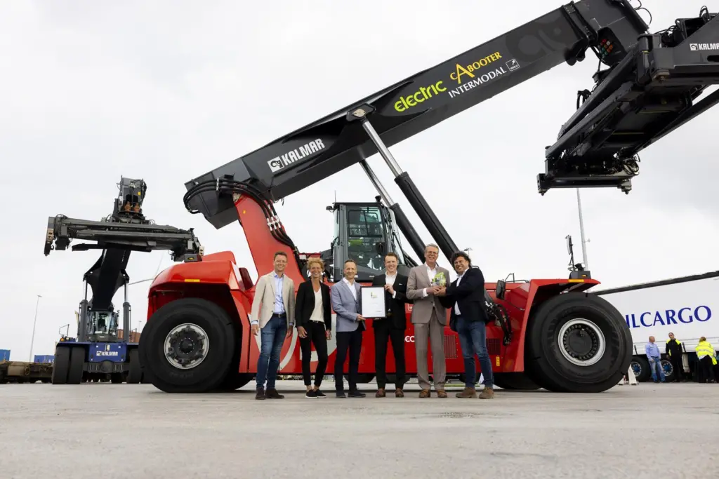 Kalmar's fully electric reachstacker