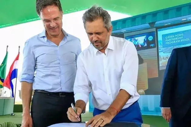 Signing of a deal strengthening ties between the ports of Rotterdam, The Netherlands and Pecém, Brazil