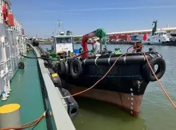The 'Aihomaru' tugboat being bunkered ship-to-ship with biofuel in Nagoya Port