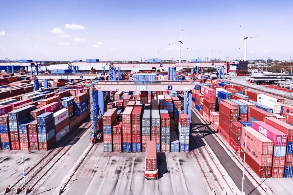 Automatic warehouse crane systems at the Container Terminal Altenwerder