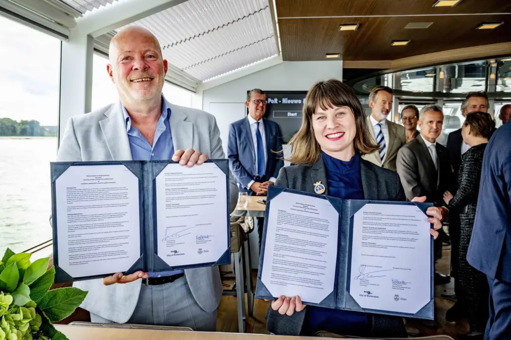 Robert Simons, vice mayor for Port, Economy, Hospitality and Governance of the City of Rotterdam, and Rina Hansen, vice mayor for Business Development and Public Ownership of the City of Oslo