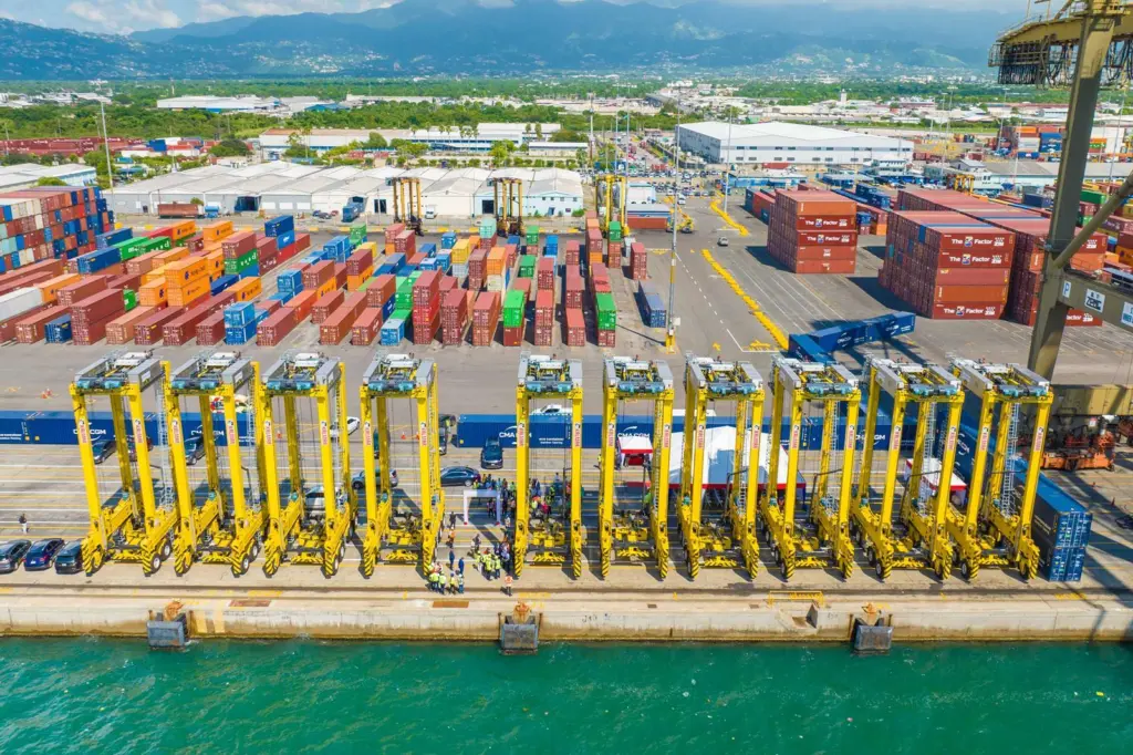 kalmar-hybrid-straddle-carrier-2