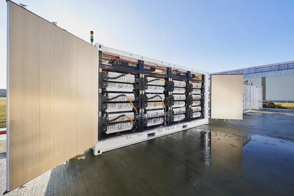 Inside an E-STOR system by Connected Energy