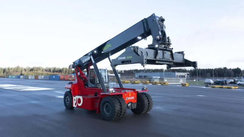 Kalmar electric reach stacker