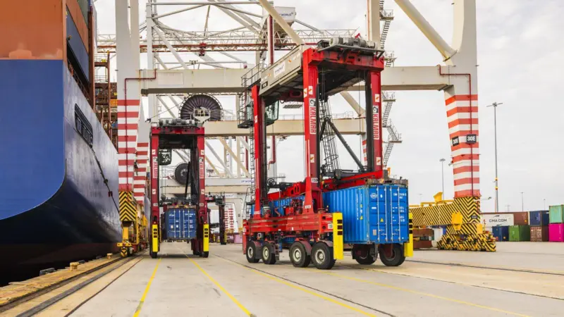 Kalmar hybrid straddle carriers