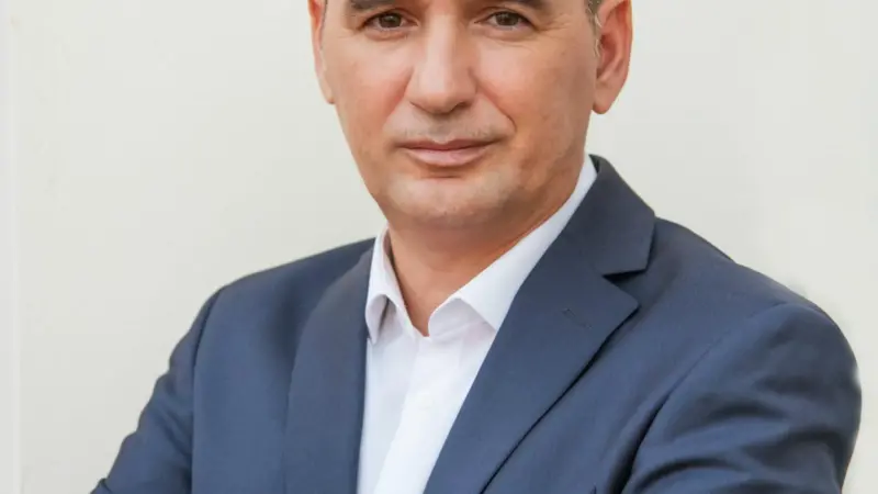 00_299859_dimitristsoulosdirectorblueconnect_420268